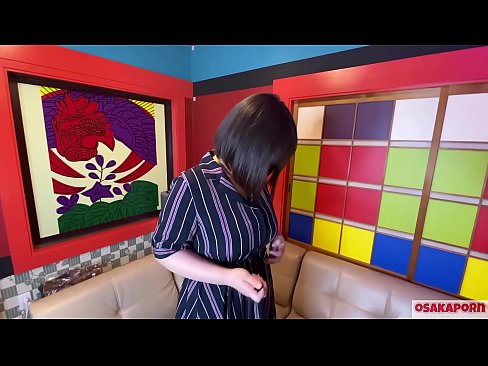 ❤️ Cutie Japanese pẹlu awọn omu nla ṣe baraenisere pẹlu awọn nkan isere ibalopọ ati pe o ni orgasm kan. O sọrọ ninu ifọrọwanilẹnuwo kan nipa iriri onibaje rẹ. Awọn ori omu nla ati obo ti o ni irun ti n kerora. Osaka onihoho ❤️ Ohun onihoho ti ile ❌️